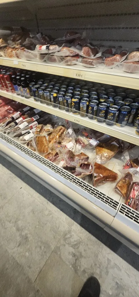 Abid Latif_Área de Servicio - Suco_Quintana del Puente_review