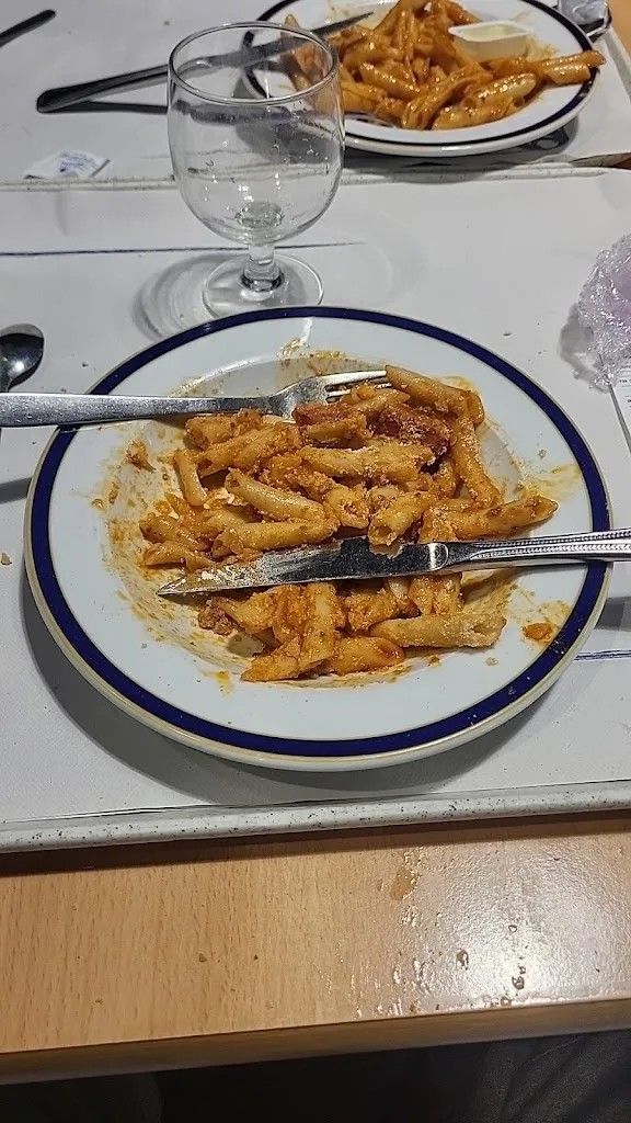 David Gunther_Área de Servicio - Suco_Quintana del Puente_review