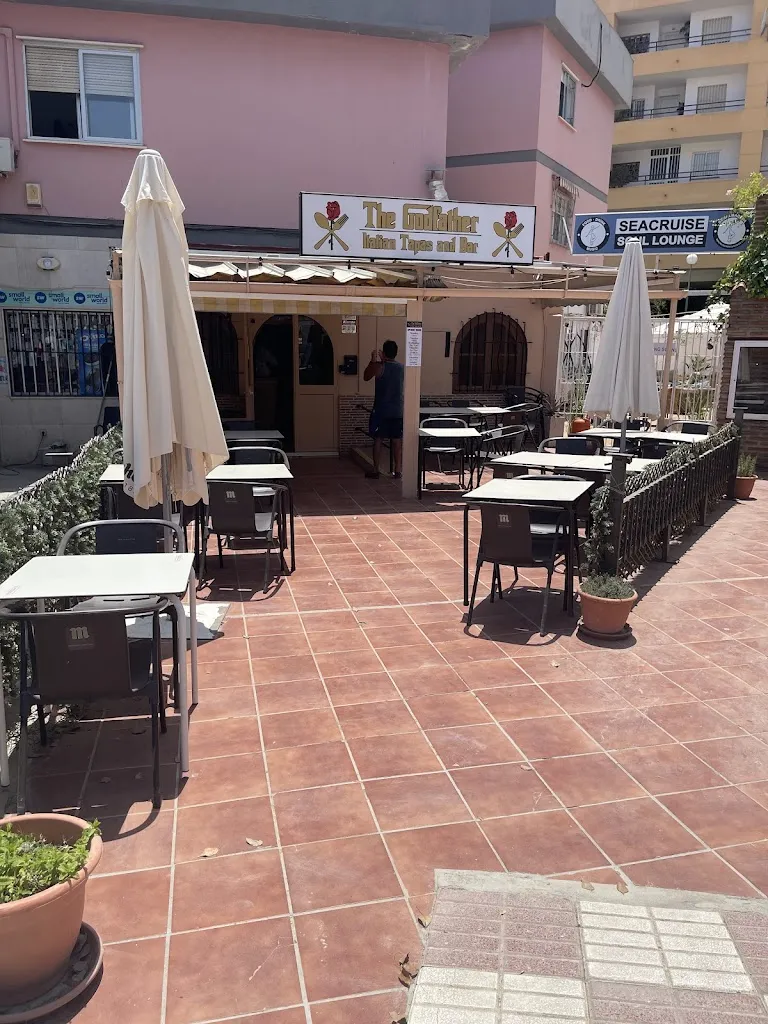 Tappi (Ricardo)_The Godfather Bar_Población de Arroyo_review