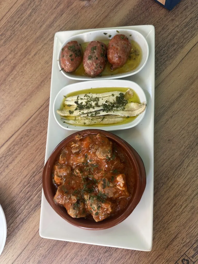 Julia Ganevska_De locos_Población de Arroyo_recensione