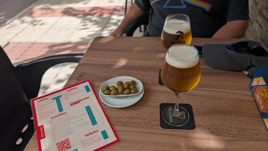 Pilar R.G._De locos_Población de Arroyo_recensione