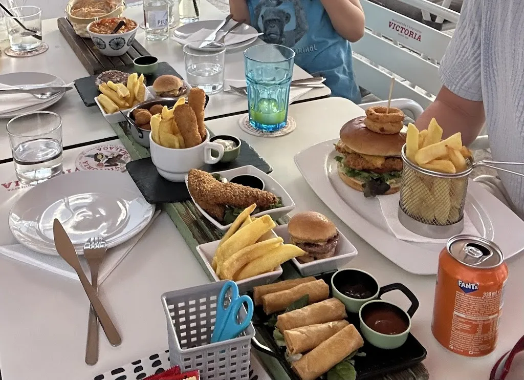 Rich H_The Fountain Bistro and Bar_Población de Arroyo_review