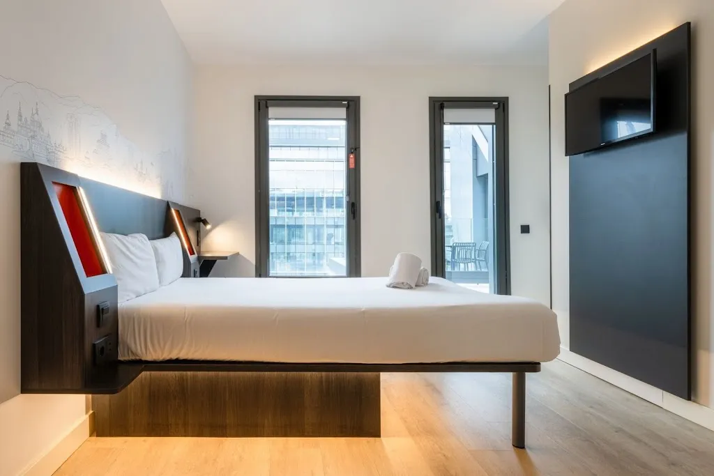 Hostal Madrid Atocha_San Cebrián de Mudá_slider_image_2