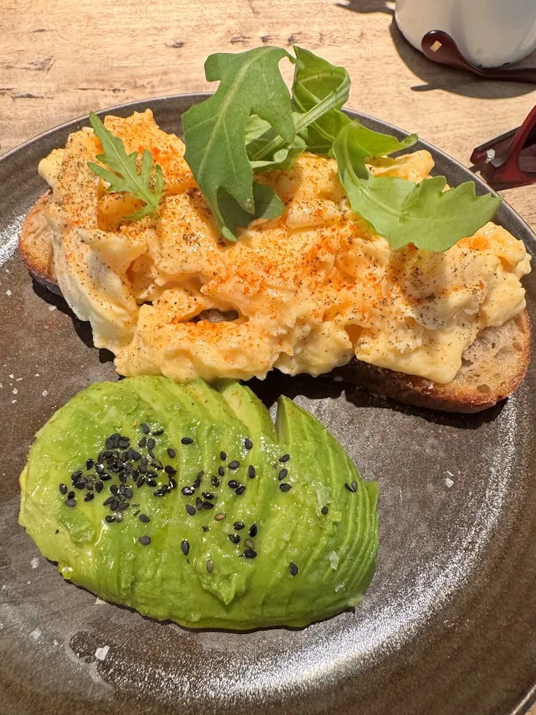 Anas Sayyad_Caravan Cafe_Serna La_review