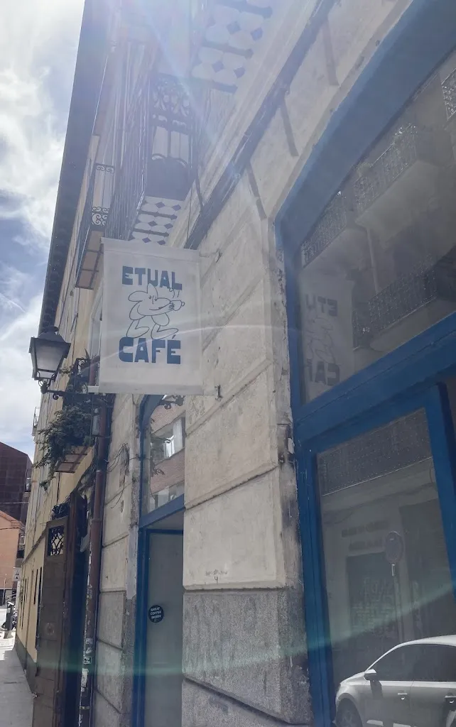 Simon Cook_Etual Café_Serna La_review