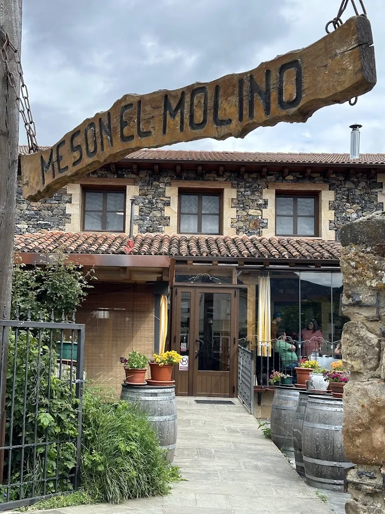 Mesón el Molino de Vidrieros restaurant in Triollo