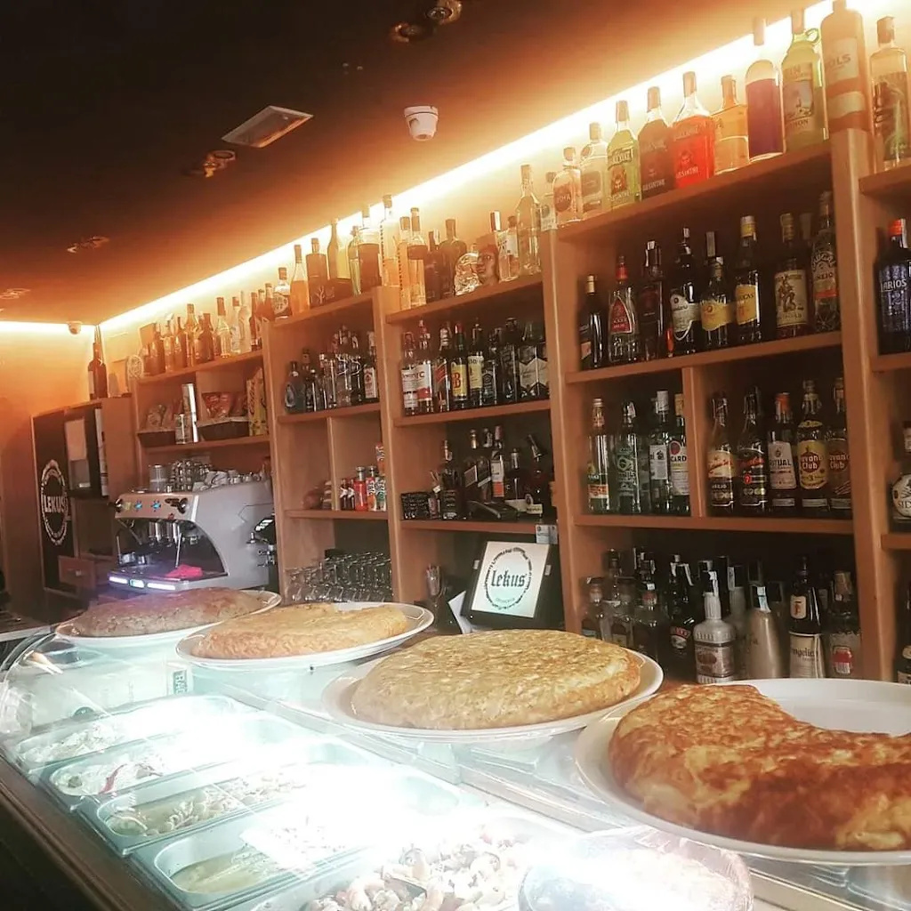 Cervecería Lekus restaurant in Venta de Baños