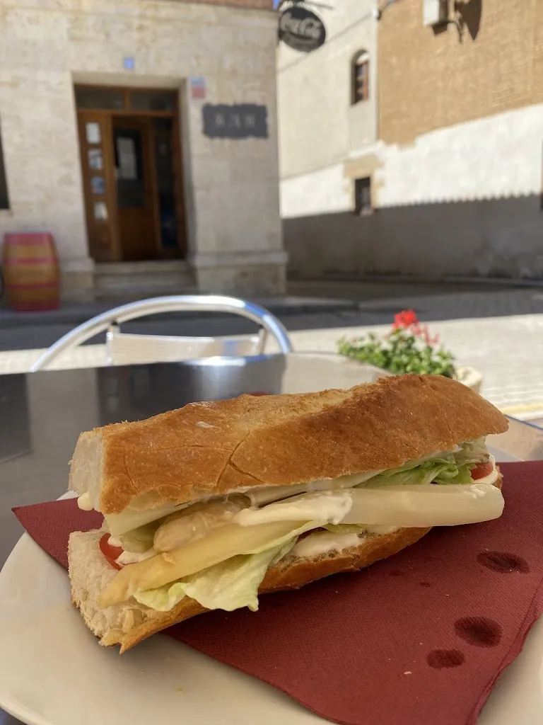 Nicola R_Bar Hostal Las Cantigas_Villalcázar de Sirga_review