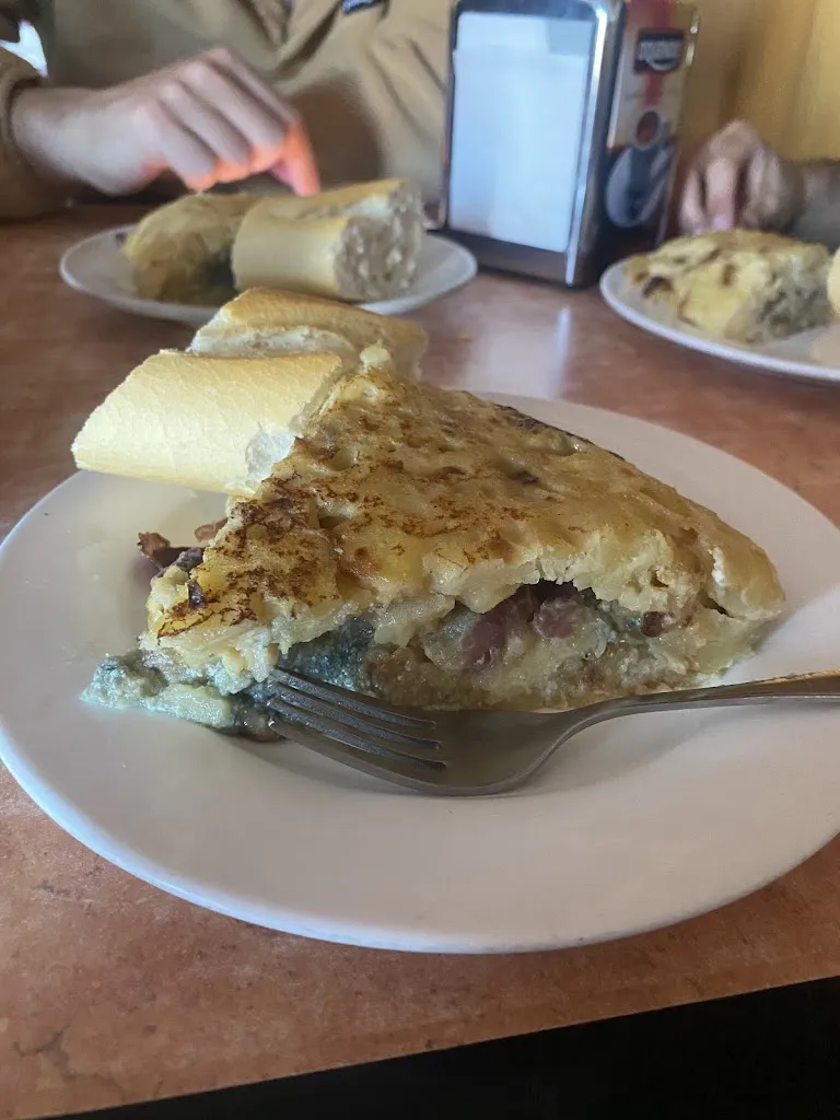 Rodrigo Marcos_Hostal Bar Stop_Velilla del Río Carrión_review