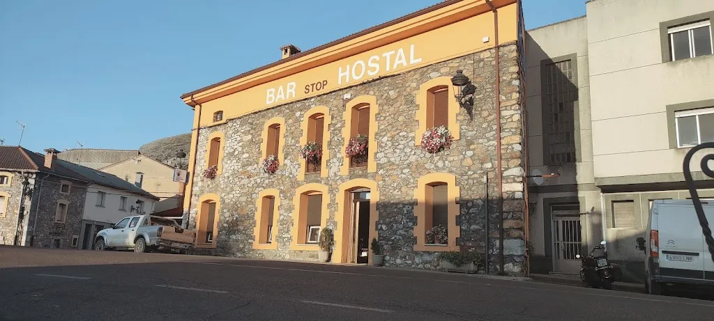 Hostal Bar Stop_Velilla del Río Carrión_slider_image_3