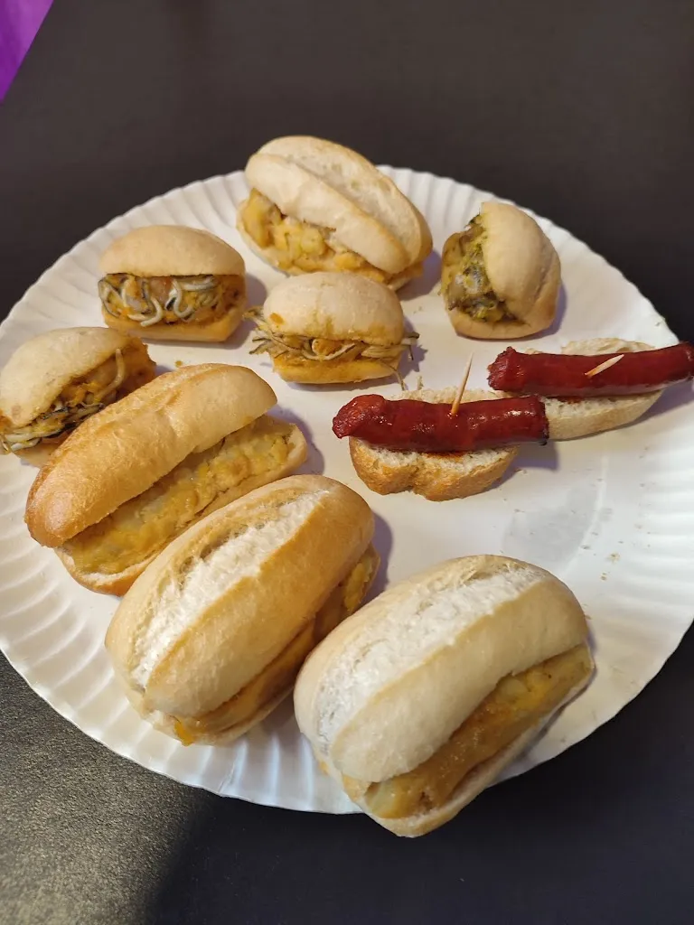 Esti Baliz_Café-Bar Santorini_Villamediana_review