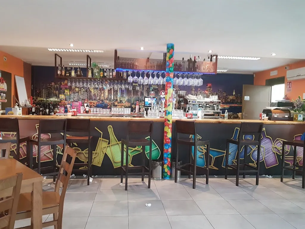 Bar-Restaurante La Piscina restaurant in Villamuriel de Cerrato