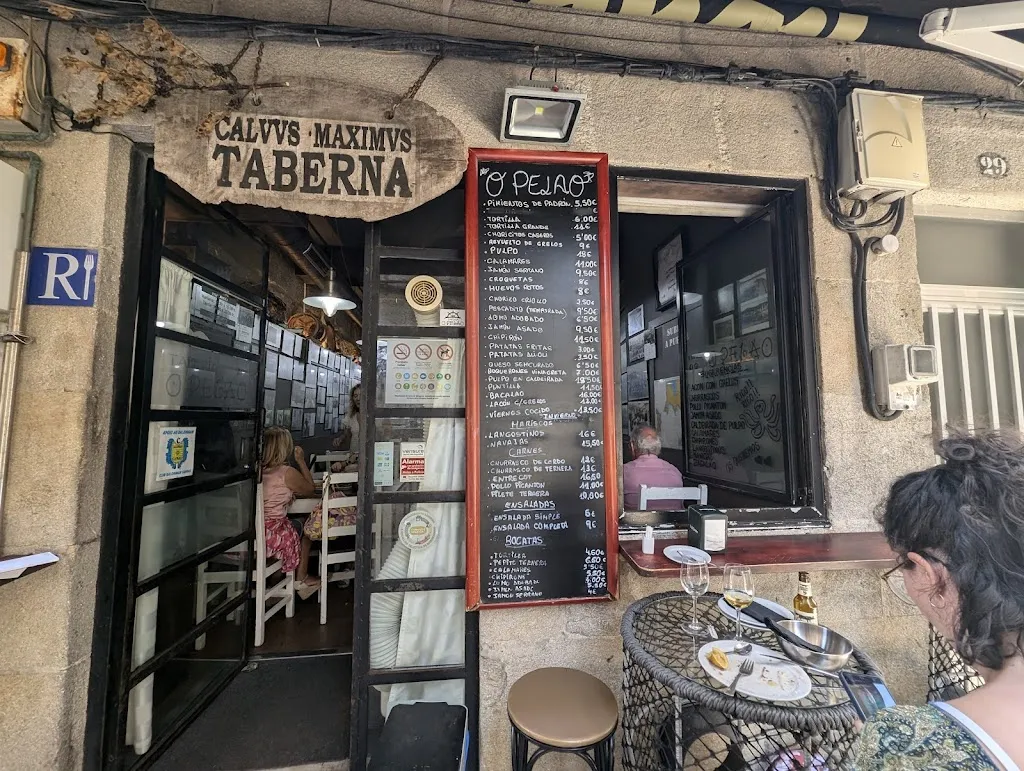Taperia O Pelao restaurant in Cangas