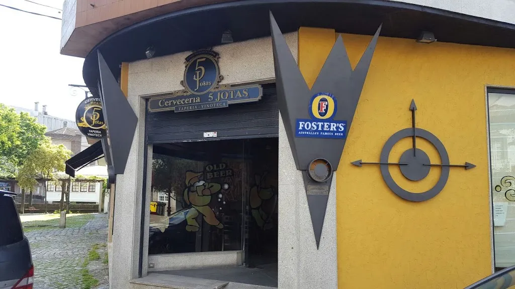 Taperia 5 Jotas restaurant in Caldas de Reis