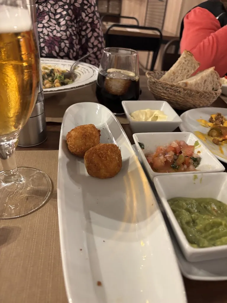 Heriberto Leon_Roquiño_Caldas de Reis_review