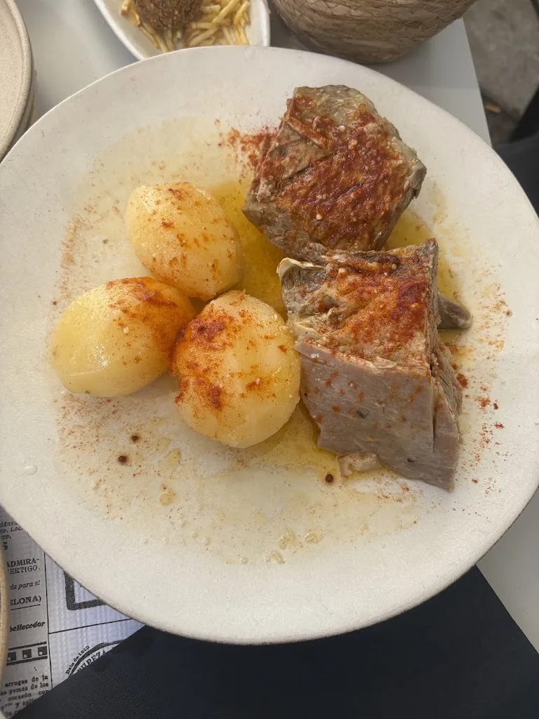 Rebeca Muñoz Mas_Xatomé_Cañiza A_review