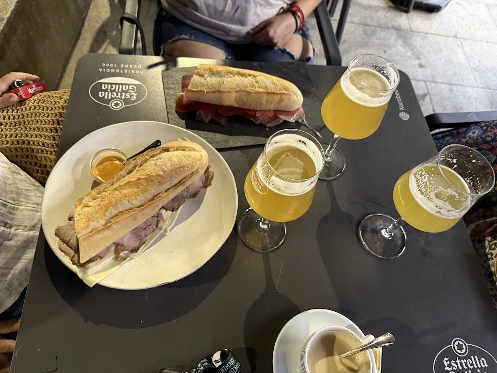 Tatiana López Nieto_Xatomé_Cañiza A_review