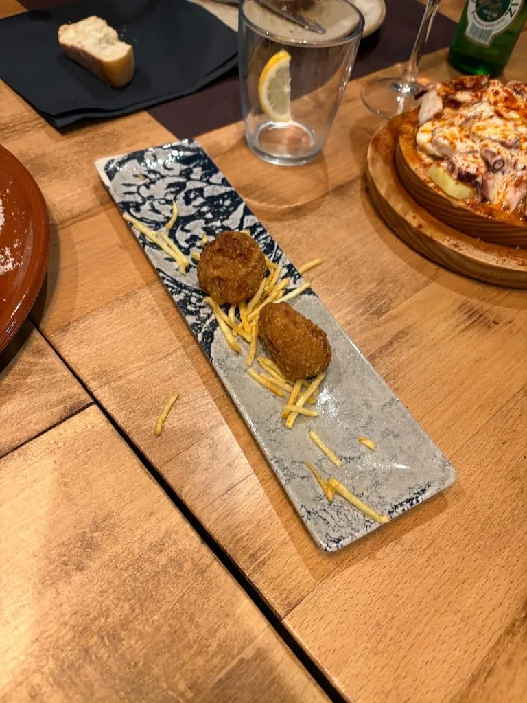 Ercole Davide Rovida_Xatomé_Cañiza A_review