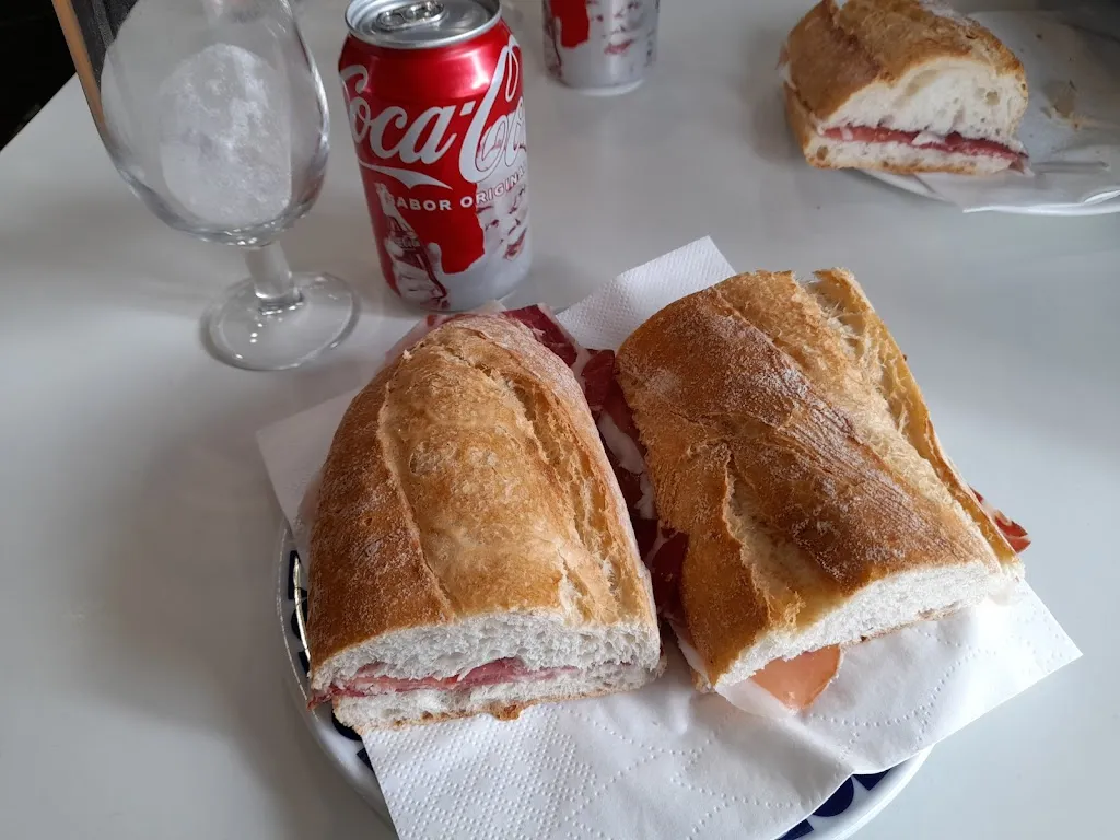 Diego Coronel_Cafeteria KENIA_Cañiza A_review