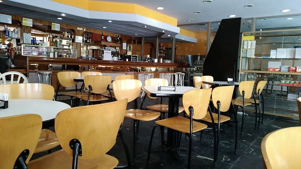 RNF_Cafeteria KENIA_Cañiza A_review