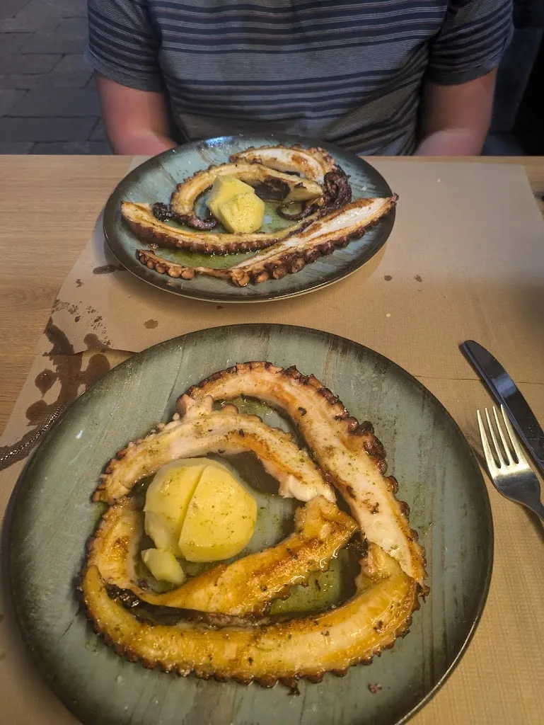 Abi Brewer_A de Paco_Baiona_review