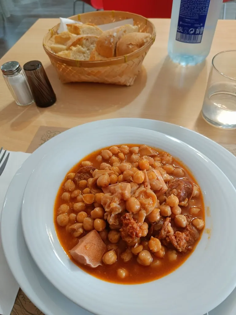 Javier José Campos Brea_NelRoss cafe lounge_Cerdedo_review