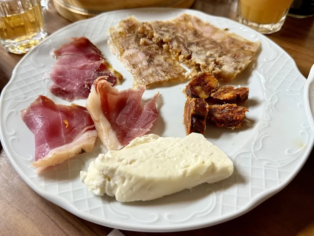 Helen Liang_Mesón de Crecente_Crecente_review