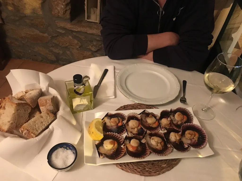 Katie Nicholls_A Castelara_Catoira_review