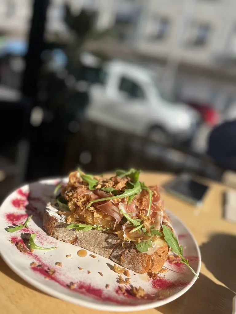 Daniella Peña_Nudi Cambados_Cambados_review