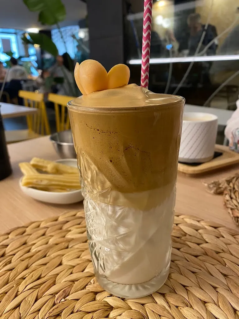 Katja Becher_THELMA_Cambados_review