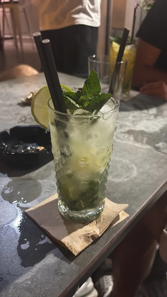 Hugo González García_Velvet Coctel Bar_Cambados_review