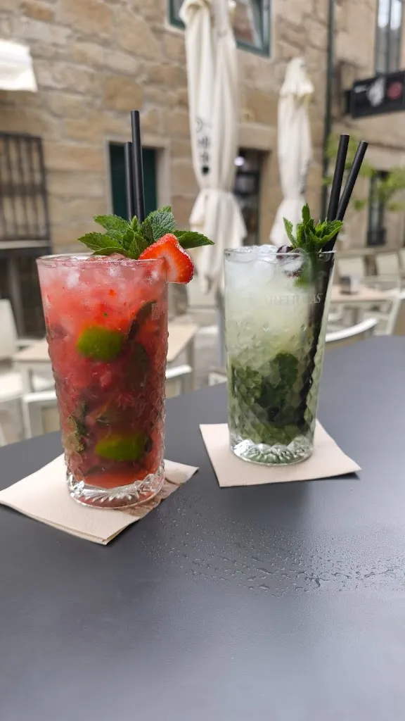 Antonio RoPe_Velvet Coctel Bar_Cambados_review