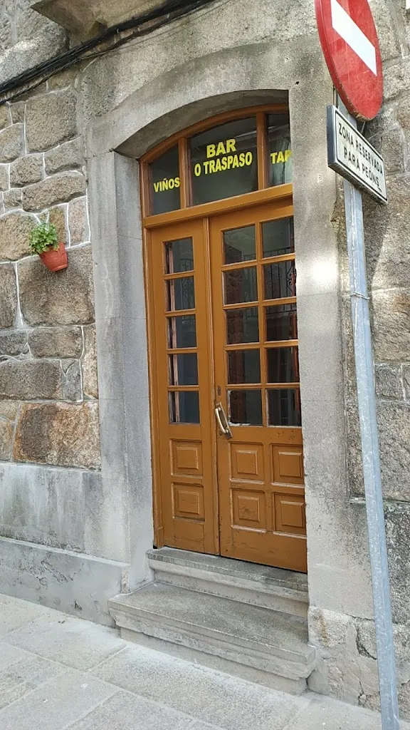Bar O Traspaso. Viños, tapas. restaurant in Cuntis