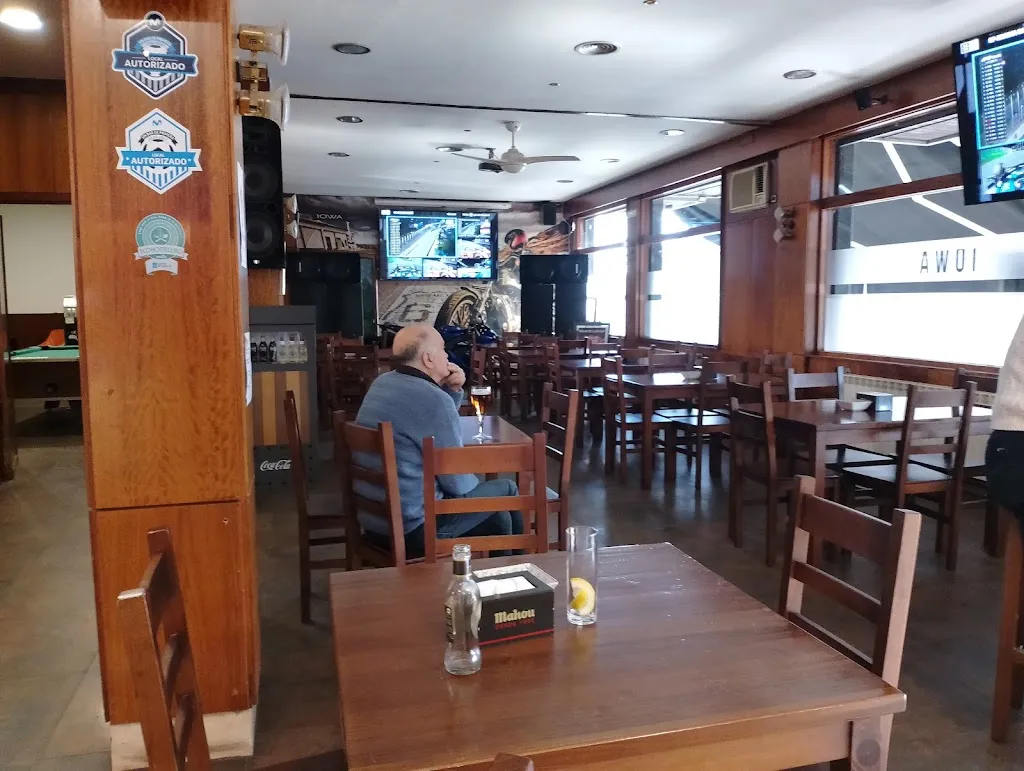 Ivan Vázquez_Bar Iowa_Cuntis_recensione