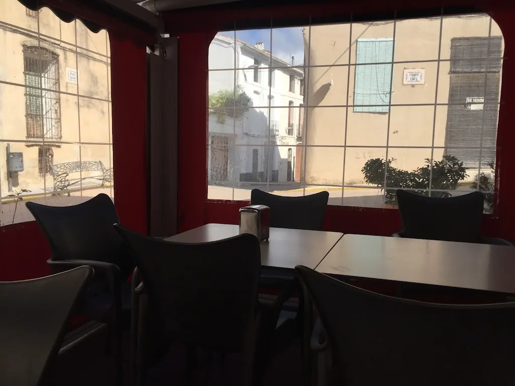 Blazej Kozdron_Bar la Plaça_Vall dEbo la_review