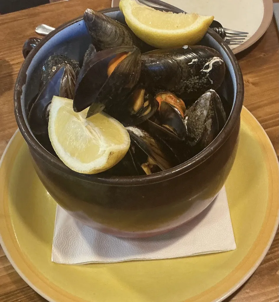 Idoya Jiménez Canales_Vinoteca A Cepa_Bueu_review