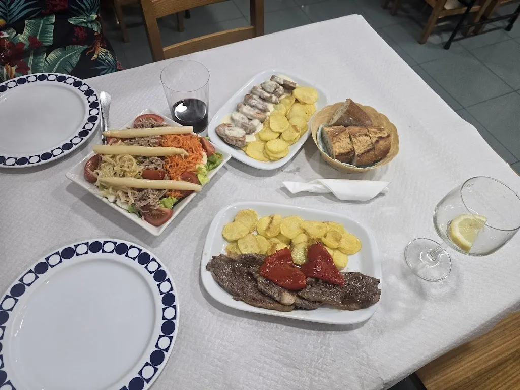 Bar O Lambedeiro do viño restaurant in Bueu