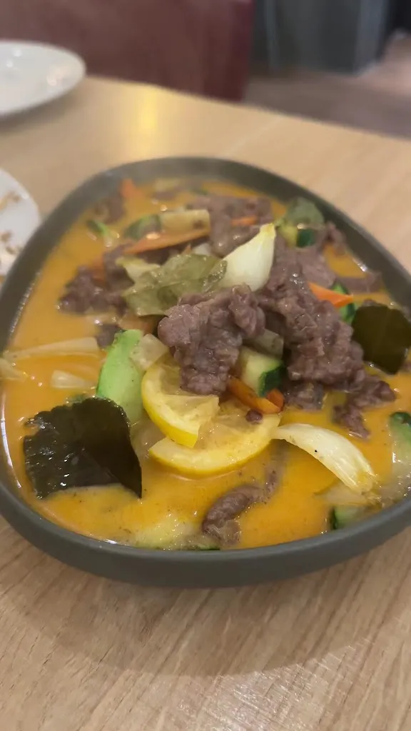 Llama Wok_Lama A_slider_image_2