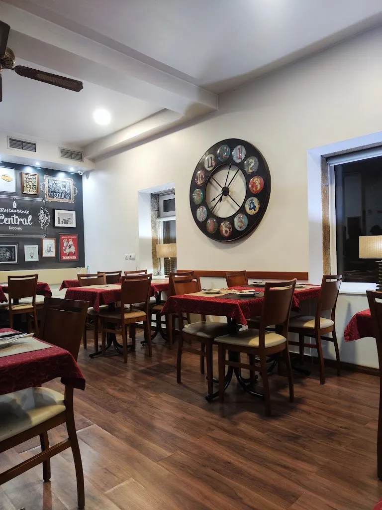 Pizzaria Central restaurant in Guarda A