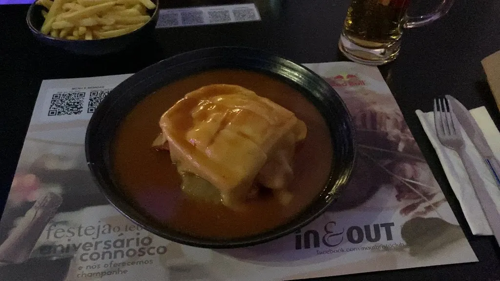 In & Out Club Bistro_Guarda A_slider_image_2