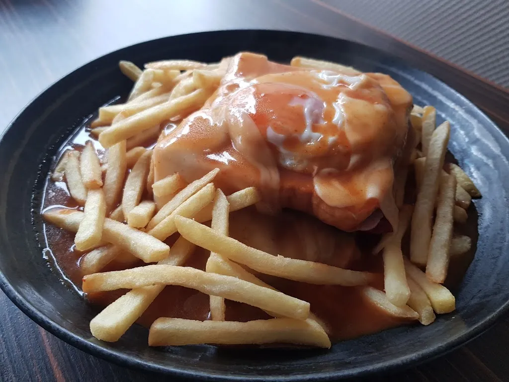 In & Out Club Bistro_Guarda A_slider_image_3