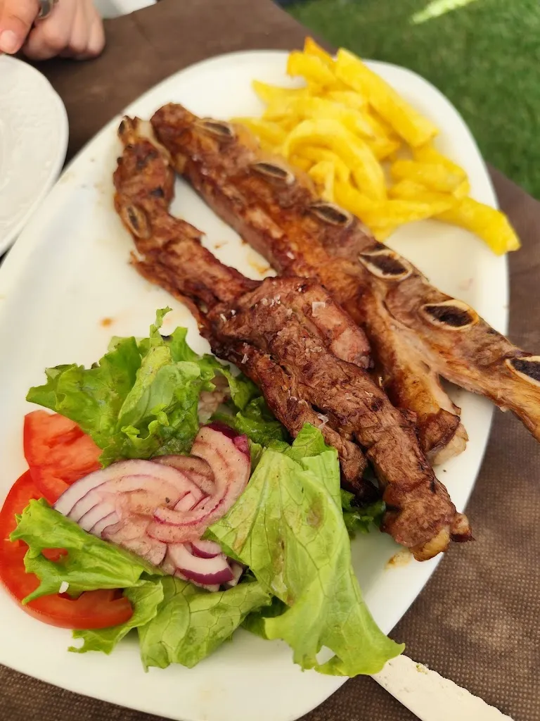 Eduardo Sanz_Bar-Restaurante Ribeiro_Mondariz_review