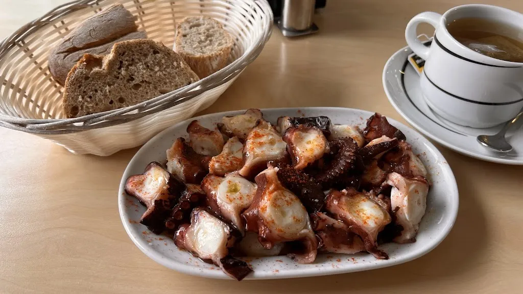 Olga Vechirko_Cafe Bar Saratoga_Illa de Arousa A_review