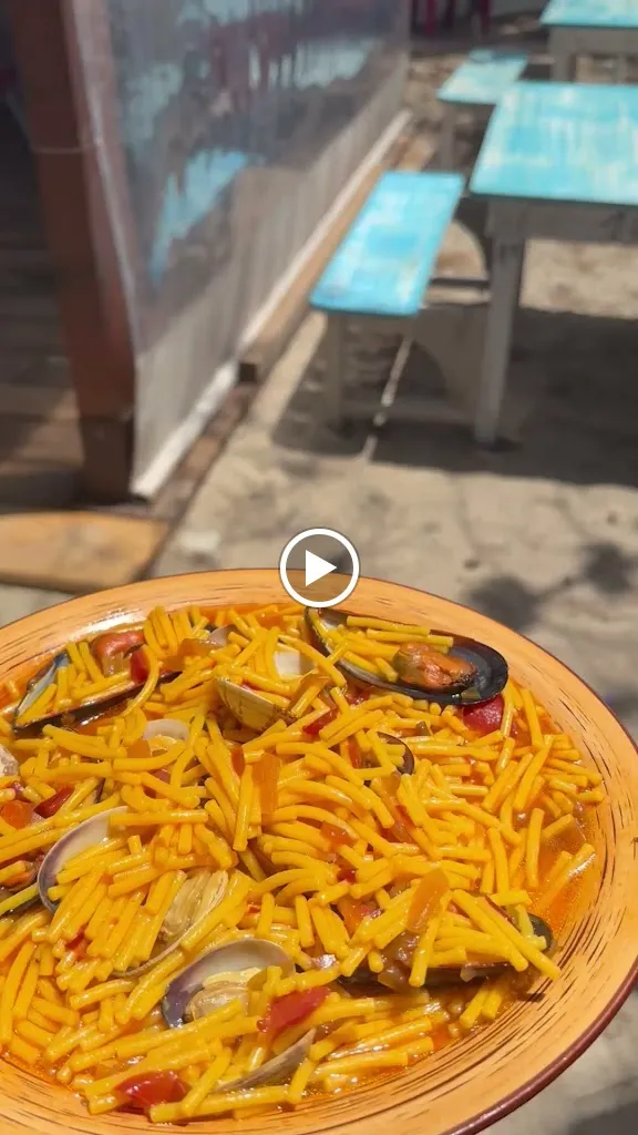 Chiringuito Con Cocodrilo restaurant in Illa de Arousa A