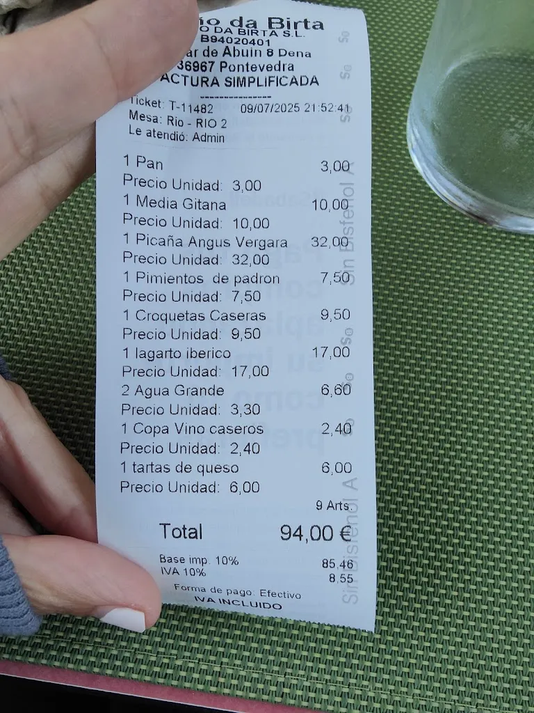 Lorena Miñambres_Muiño da Birta_Meaño_review