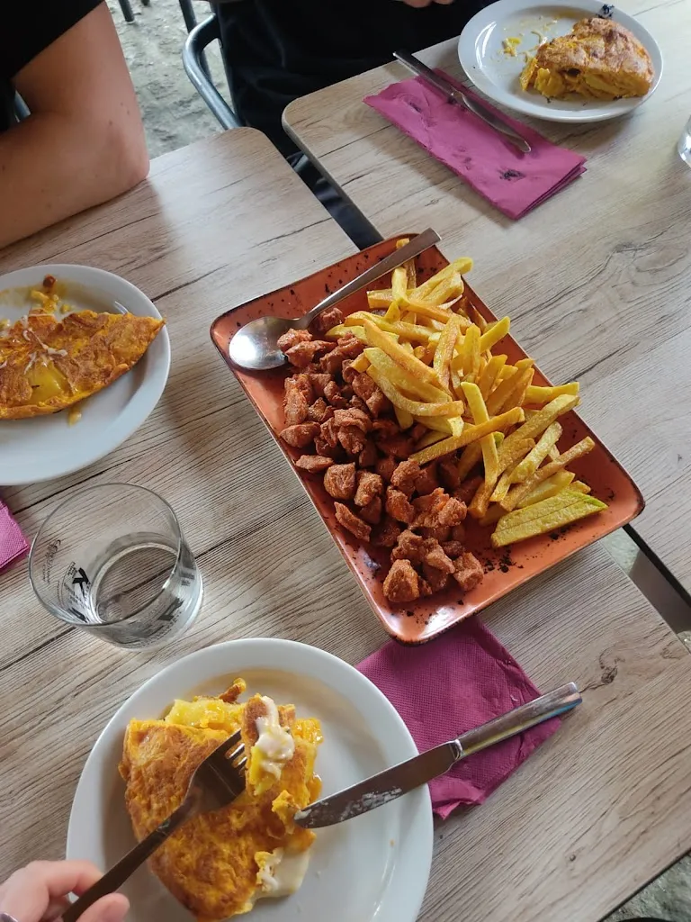 Charlotte Fielden_Muíño Daniel O Ferreiro - Taberna_Meaño_review