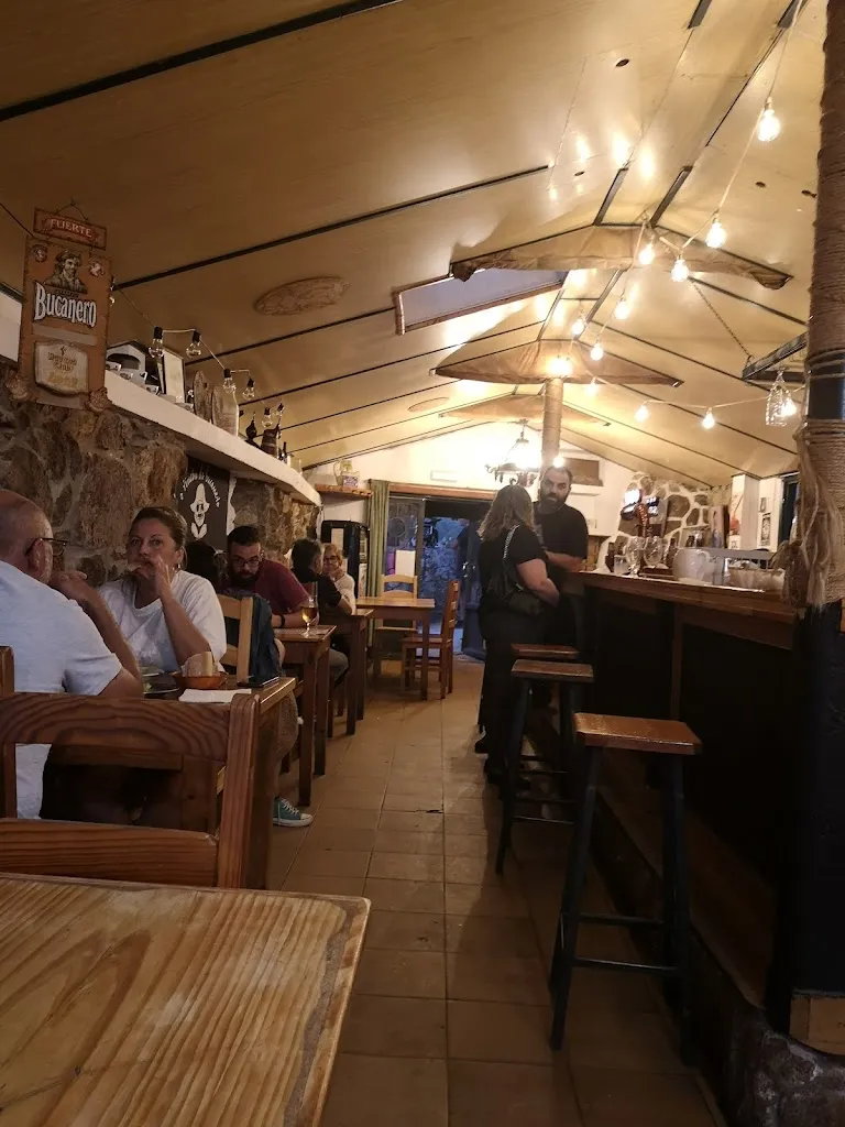 Volker Hevler_Bar O Rincón do Bucanero_Gondomar_review