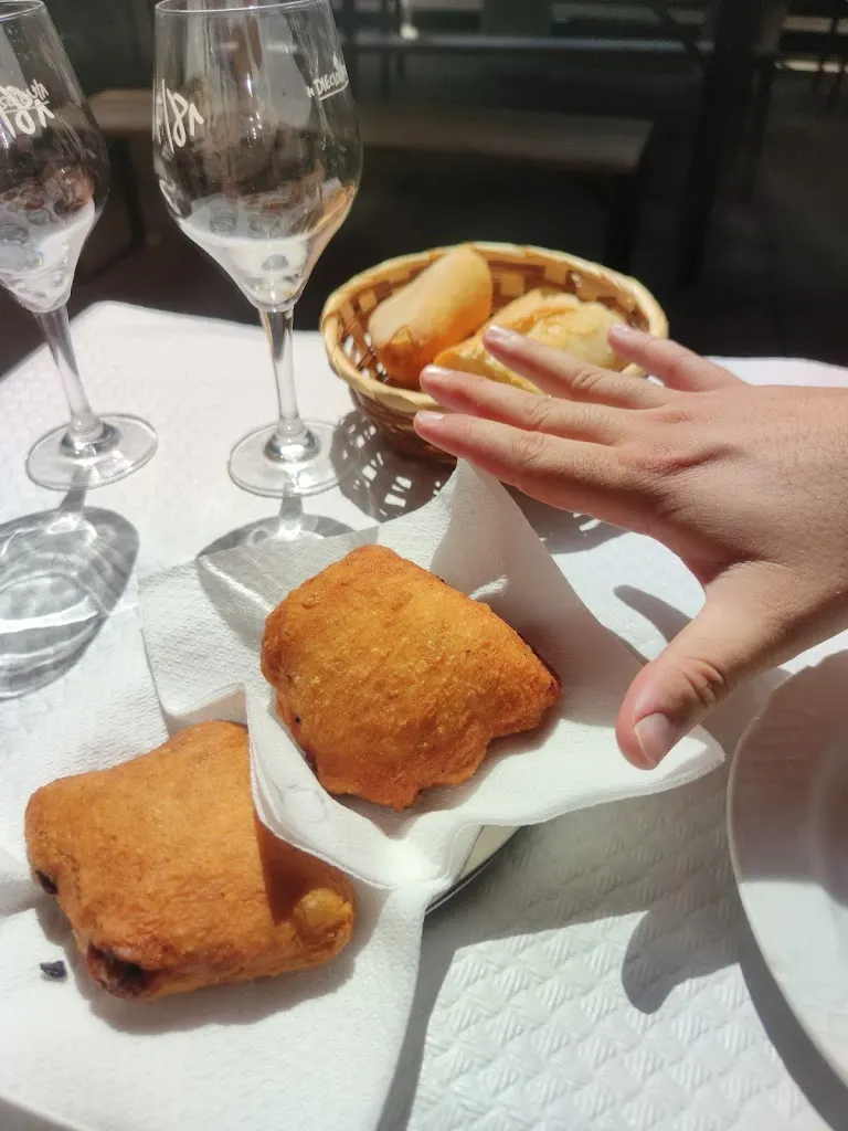 Eleazar Catalán_Bar O Rincón do Bucanero_Gondomar_review