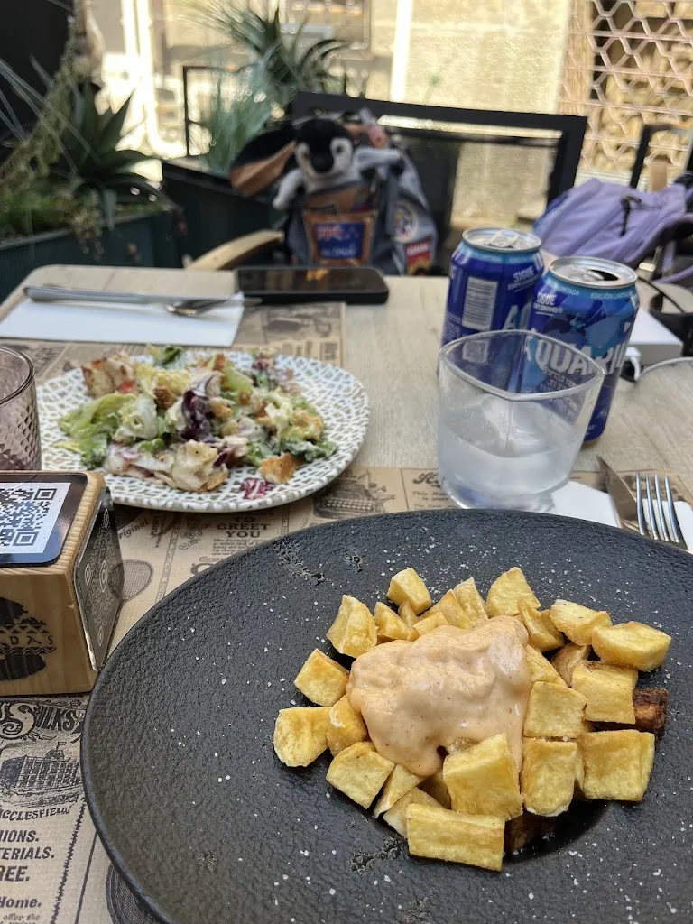 Simon Round_Restaurante Nómadas World Food_Mos_review