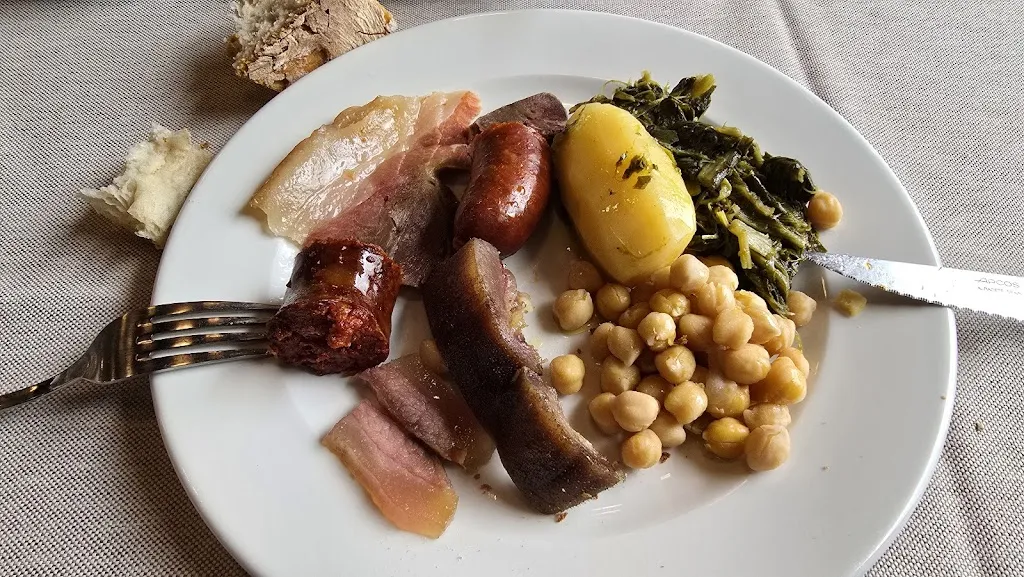 Jose Manuel Patricio_Casa Currás (Calle Rosalia)_Lalín_review